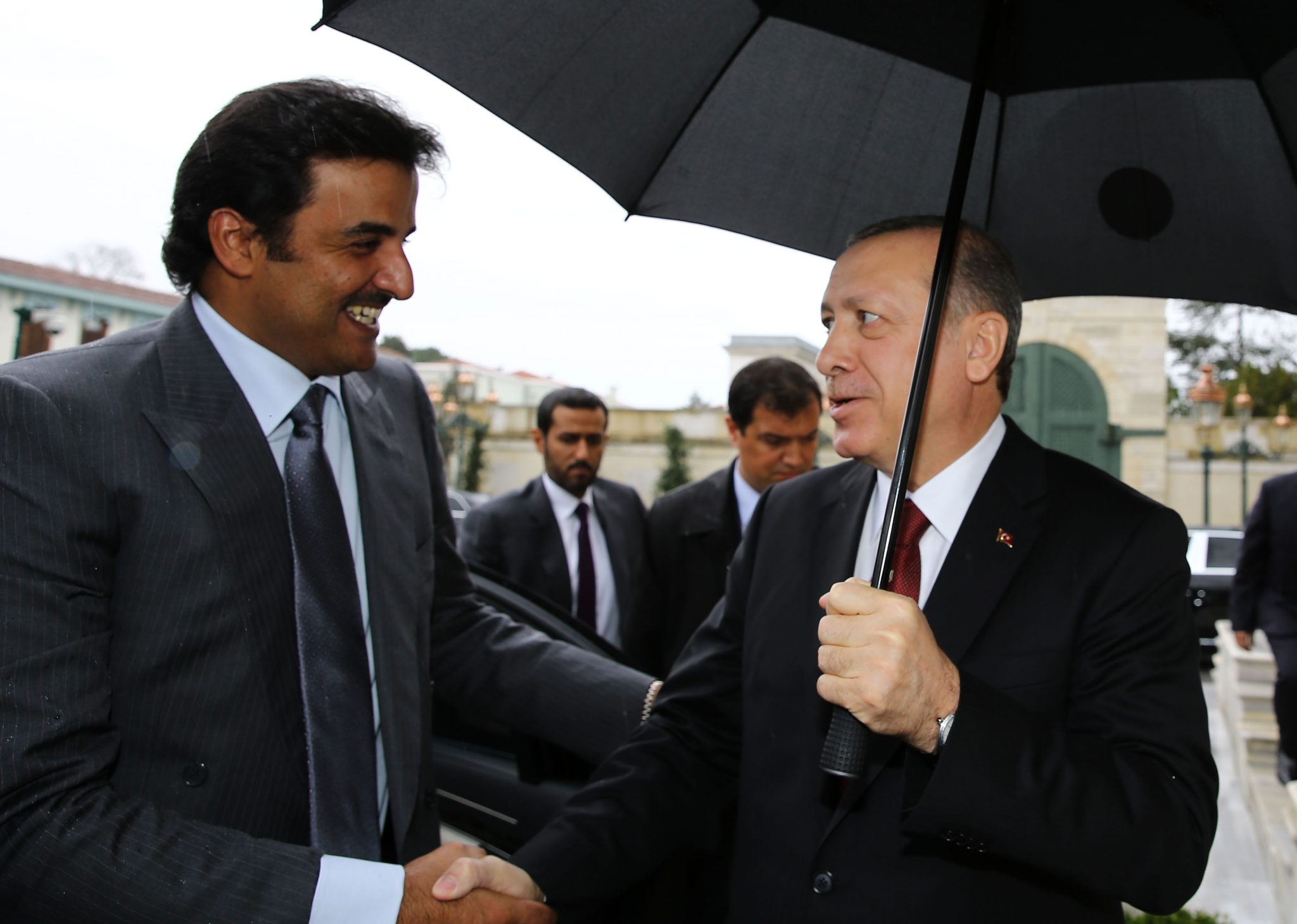   خالف تعرف.. أردوغان يدافع عن قطر