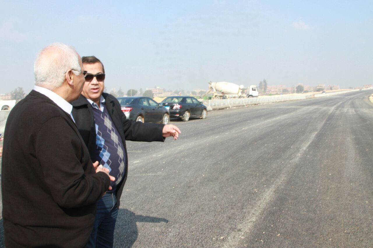   وزير النقل يتفقد أعمال تنفيذ طريق شبرا