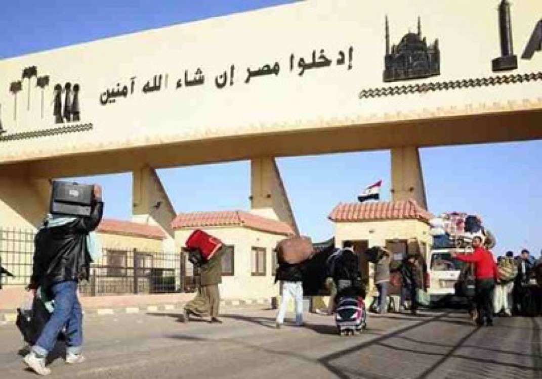   عودة 544 مصريا ووصول 45 شاحنة من ليبيا عبر منفذ السلوم خلال 24 ساعة