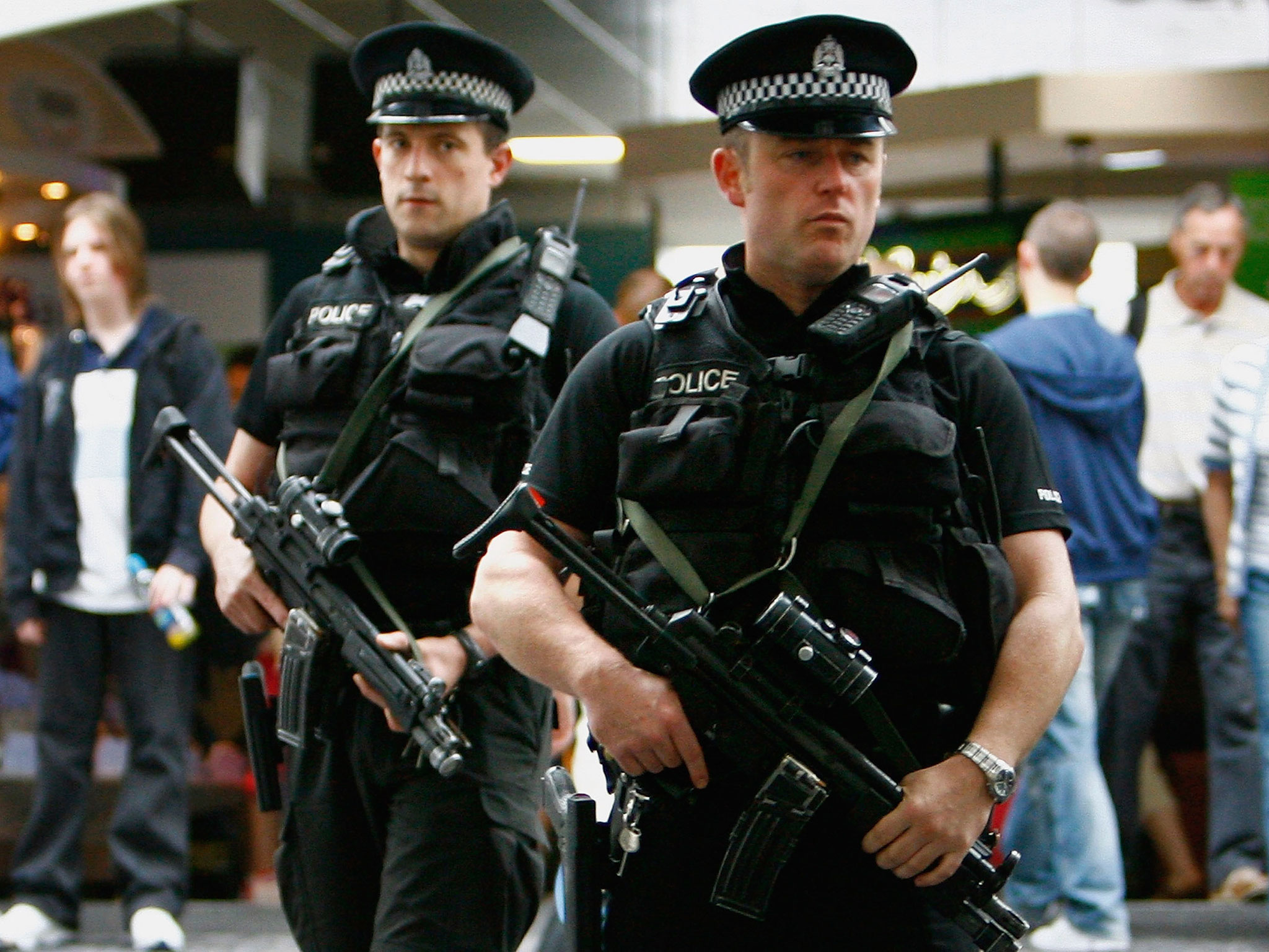  الشرطة البريطانية تقبض على 12 من المشتبه ضلوعهم فى حادثى جسر لندن وبورو ماركت