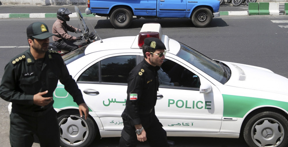   عاجل| أحد المهاجمين يفجر نفسه فى طهران