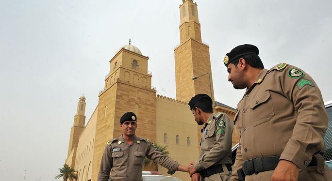   الداخلية السعودية: مقتل ضابط وإصابة رجلى أمن فى انفجار عبوة ناسفة بالقطيف