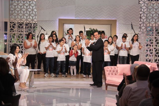   محمد ثروت يهدى أغانيه للأطفال