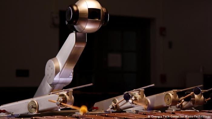  روبوت يؤلف الموسيقى ويعزف الأنغام بنفسه مثل البشر