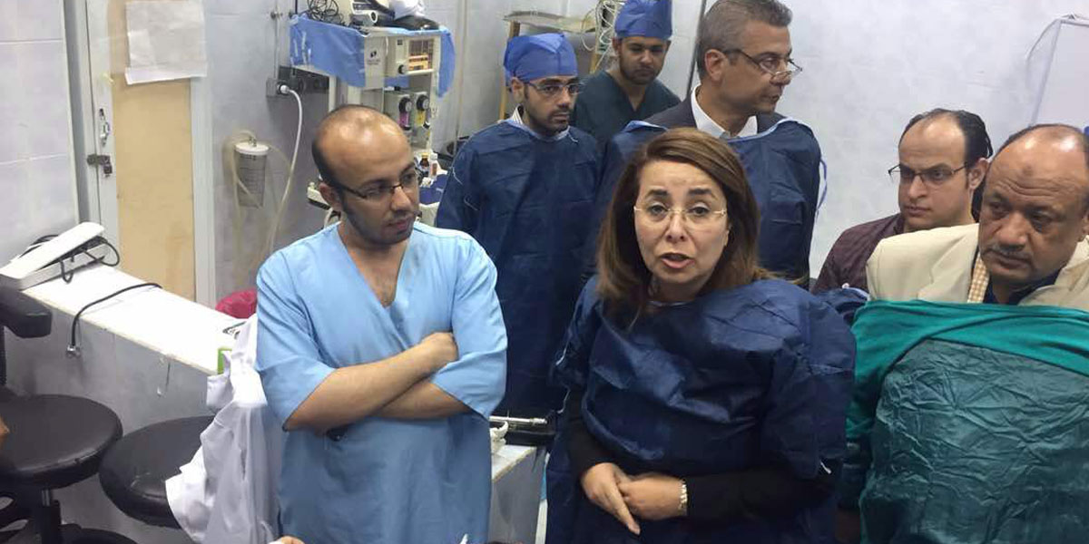   غادة والي تزور مصابي حادث المنيا بمستشفى معهد ناصر