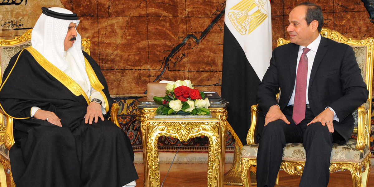   الرئيس عبد الفتاح السيسى يتبادل التهنئة مع الملك حمد بن عيسى