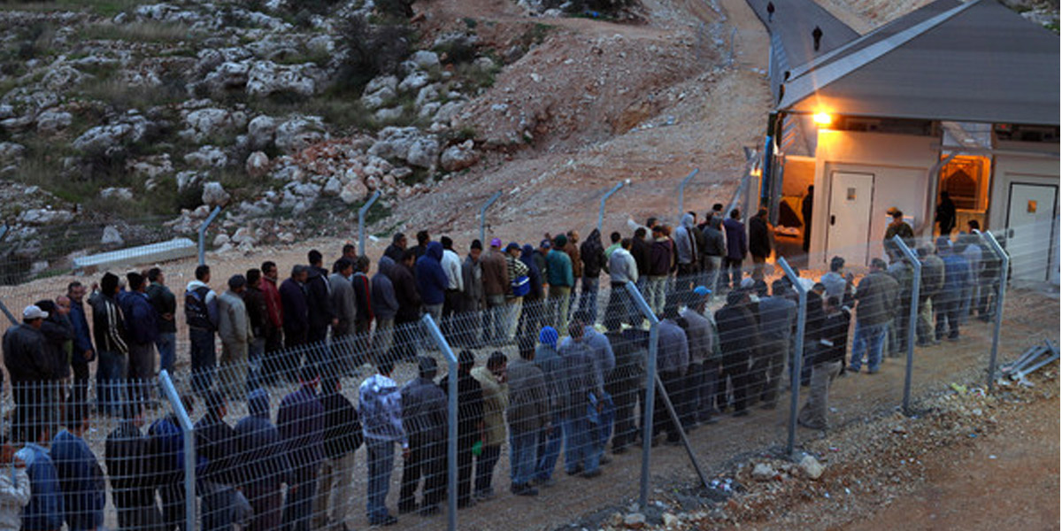   الاحتلال يلغي تصاريح الدخول لإسرائيل في العيد