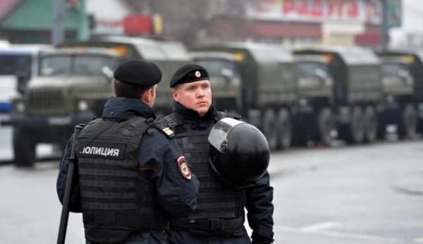   قضية جنائية ضد أحد المتظاهرين الروس بسبب استخدامه العنف