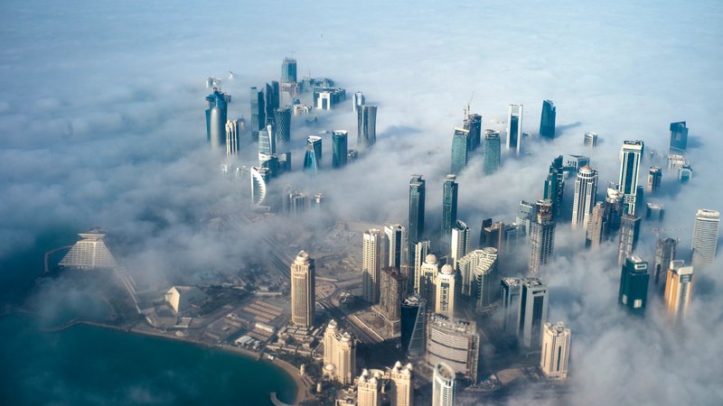   الإمارات: وقف الخدمات البريدية من وإلى قطر.. والبحرين: إغلاق كامل لمكاتب خطوطها الجوية  