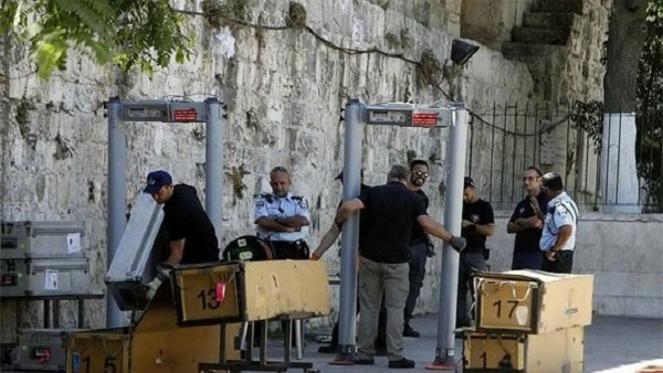   الاحتلال الإسرائيلي يزيل البوابات الحديدية والكاميرات والجسور في محيط باب الأسباط بالأقصى