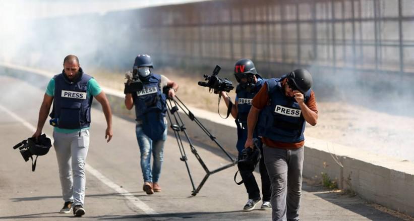   140 انتهاكا إسرائيليا بحق الصحفيين الفلسطينيين
