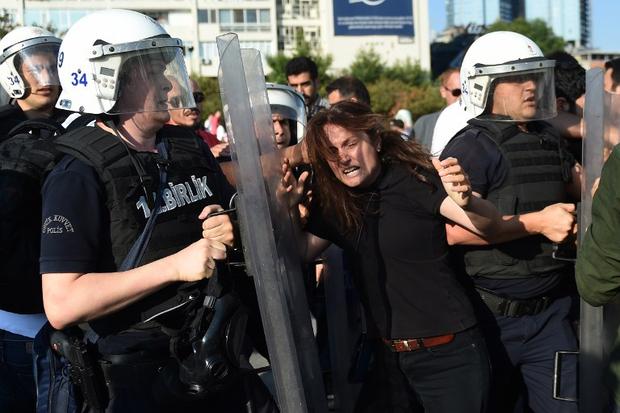   تركيا تعتقل أكثر من 1000 شخص في أسبوع واحد