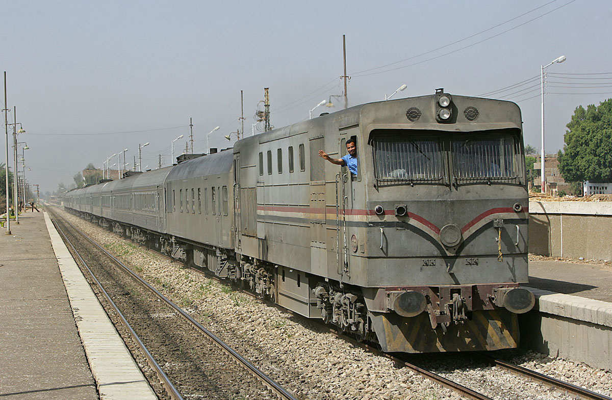   استئناف حركة قطارات الصعيد بعد تعطل قطار لمدة ساعة بسوهاج