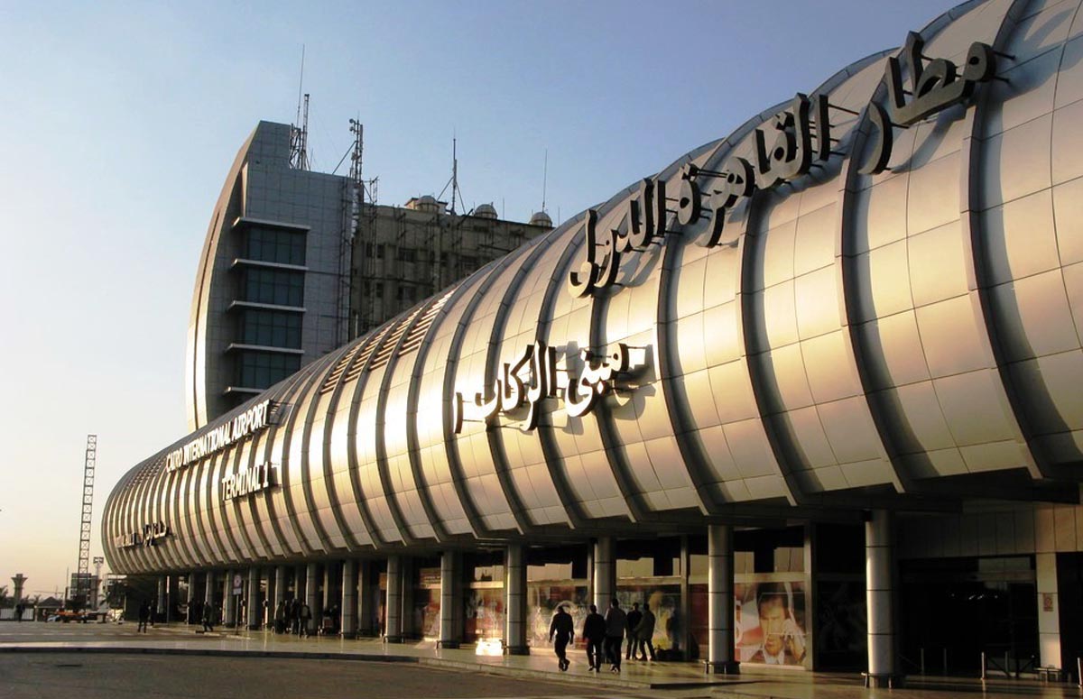   11 شخصا يتنافسون على منصب بمطار القاهرة