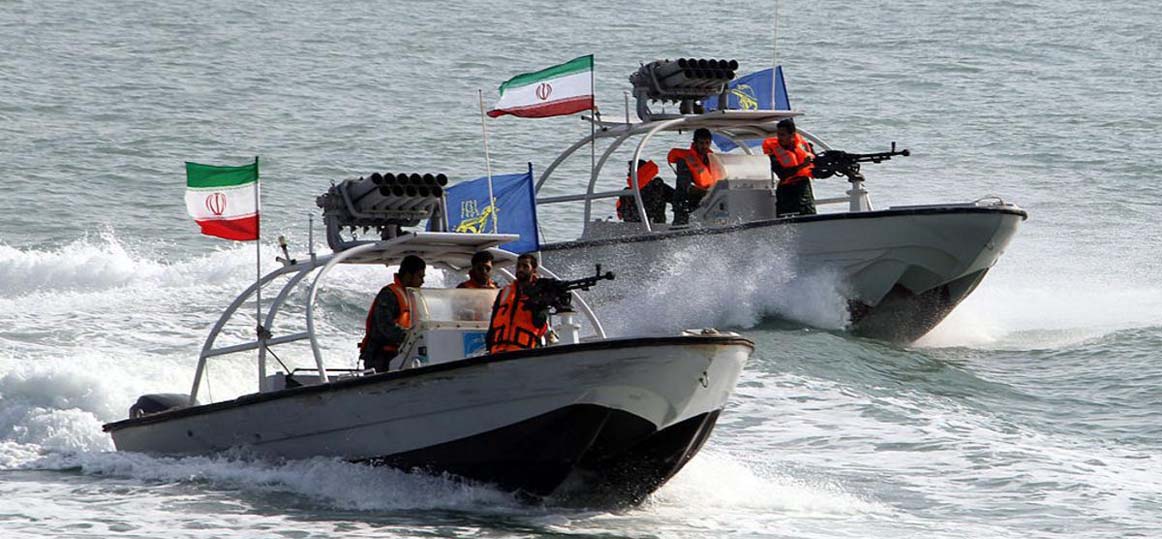  «حادث» بين حاملة طائرات أمريكية وزوارق إيرانية
