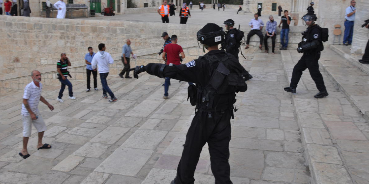   الشرطة الإسرائيلية تمنع الرجال دون 50 عاما من أداء صلاة الجمعة بالأقصى