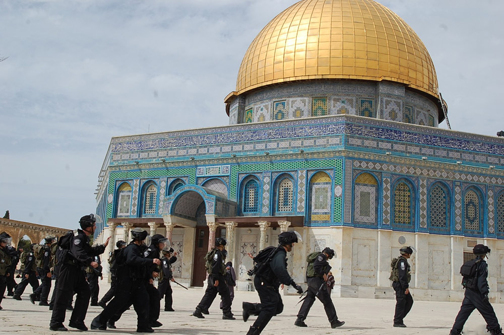   الأزهر يدين منع صلاة الجمعة فى المسجد الأقصى واعتقال مفتى القدس