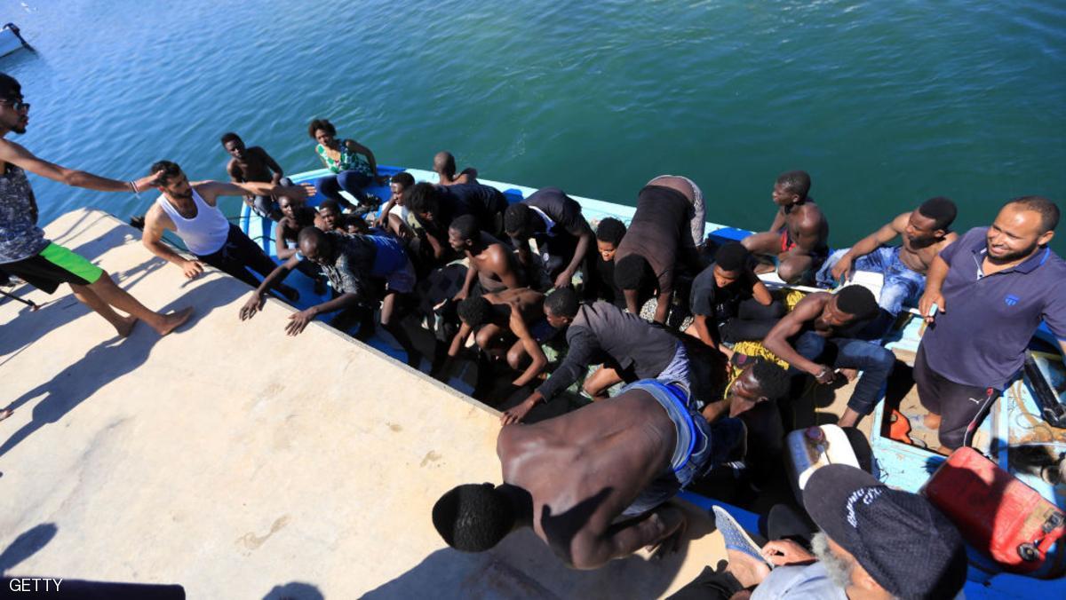   من بينهم مصريان.. إنقاذ 300 مهاجر قبالة سواحل ليبيا