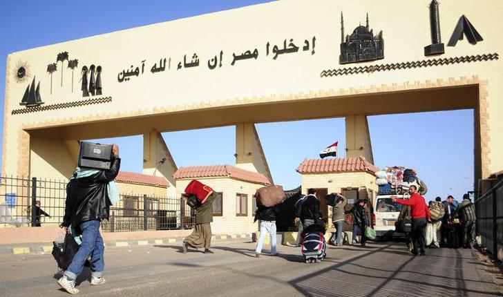   عودة 115 مصريًا ووصول 72 شاحنة من ليبيا