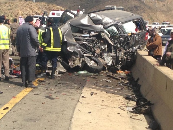   الصحة: وفاة 5 مواطنين وإصابة 20 فى حادث تصادم اتوبيس بسيارة بمطروح