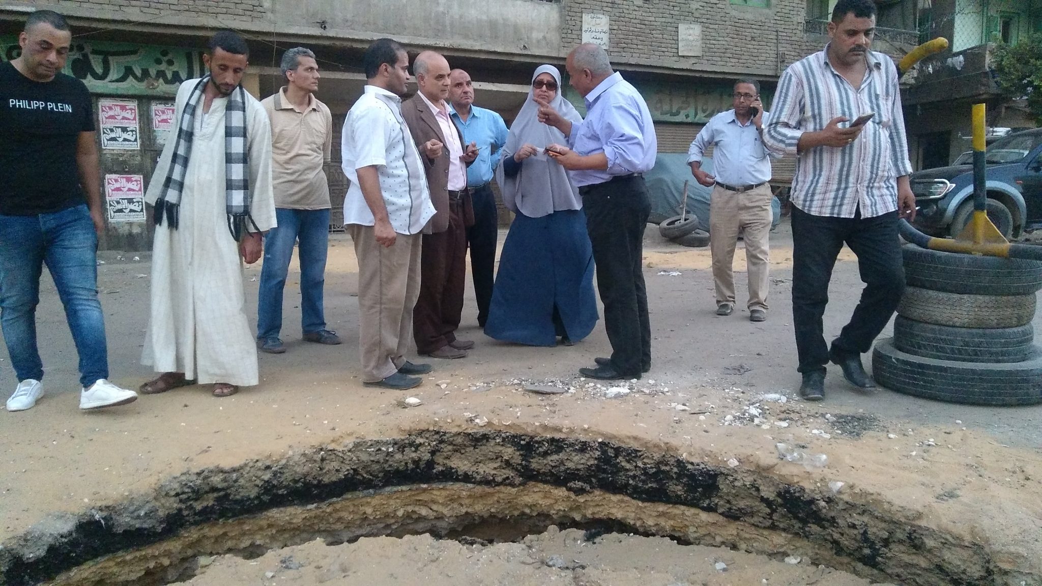   البدء في إصلاح الهبوط الأرضي بشارع 15 مايو في شبرا الخيمة