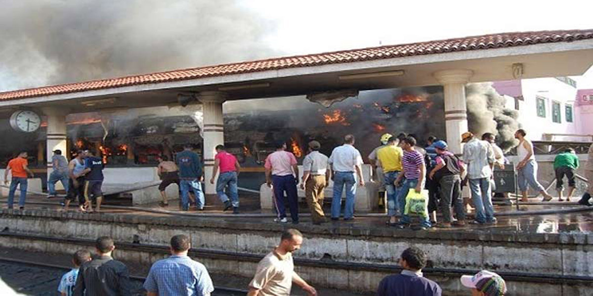   حريق فى قطار شربين وهروب الركاب خارجه