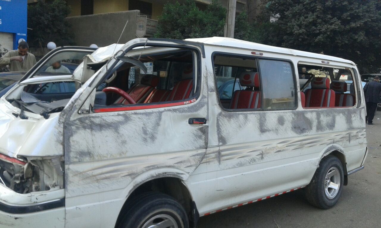   مصرع وإصابة 11 شخصا إثر انقلاب سيارة بطريق «قفط – القصير»