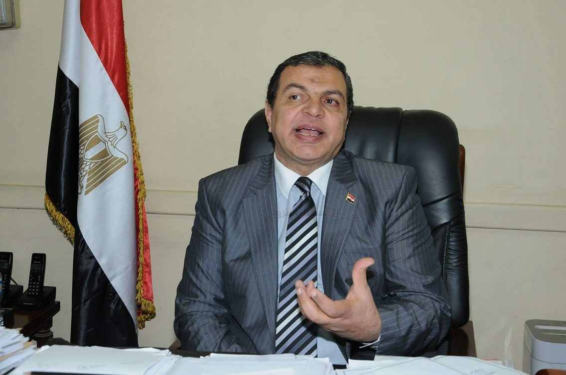   «وزير القوى العاملة»: تسليم 165 عقد عمل لشباب ببورسعيد