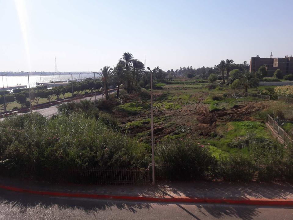   محافظ قنا يناقش عدة مقترحات لتطوير كورنيش النيل بمدينة قنا وإقامة كورنيش جديد غرب النيل