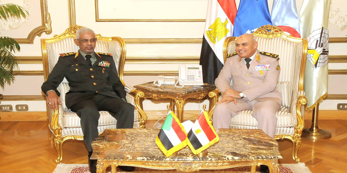   فى لقائه وزير الدفاع السودانى.. القائد العام للقوات المسلحة يناقش دعم جهود الأمن والإستقرار فى أفريفيا