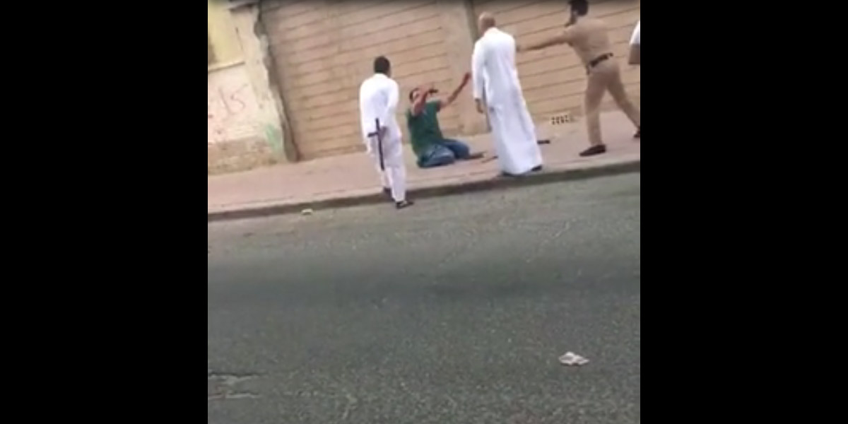 فيديو| مصري في حالة هيستيرية عقب قتله زوجته اللبنانية بالسكين  