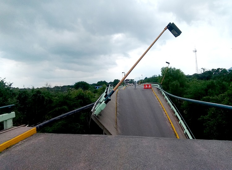   انهيار جسر في المكسيك