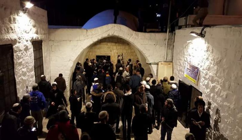   مئات المستوطنين اليهود يقتحمون قبر يوسف فى نابلس