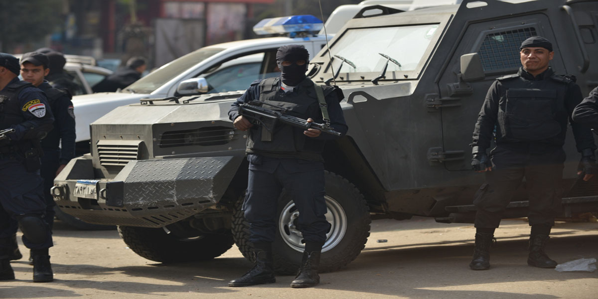   عاجل| قوات الأمن تغلق طريق العريش