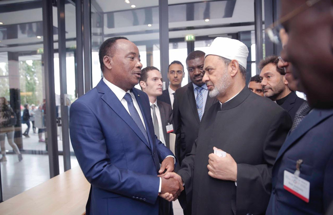   رئيس النيجر يلتقى شيخ الأزهر خلال مشاركته بمؤتمر السلام بألمانيا