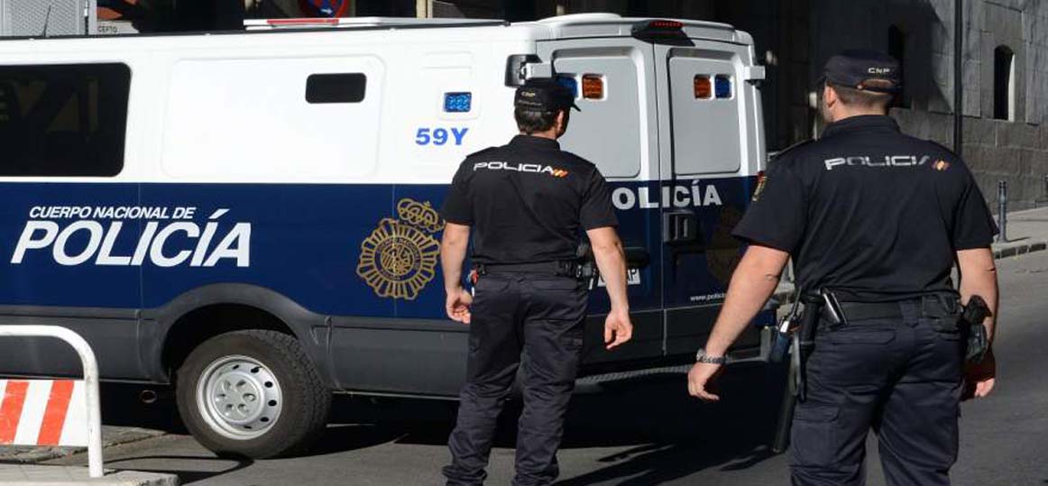   الشرطة الإسبانية تخلى أشهر كنيسة فى برشلونة