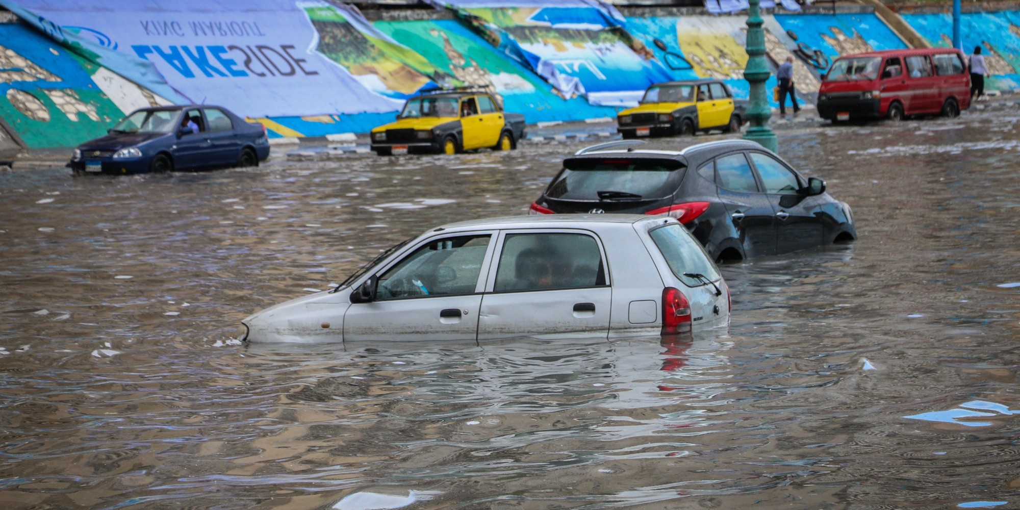   المحافظون يراجعون مع شريف إسماعيل الاستعدادات لمواجهة السيول 