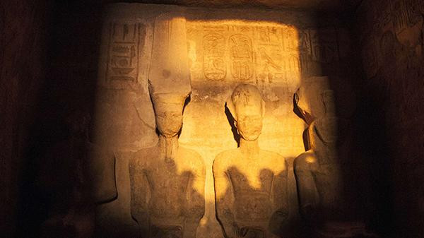   مصر للطيران تُسيِّر 50 رحلة فى احتفالات «تعامد الشمس على وجه رمسيس الثاني»