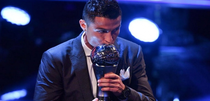   للعام الثانى على التوالى.. رونالدو يحتفظ بجائزة الفيفا لأفضل لاعب في العالم