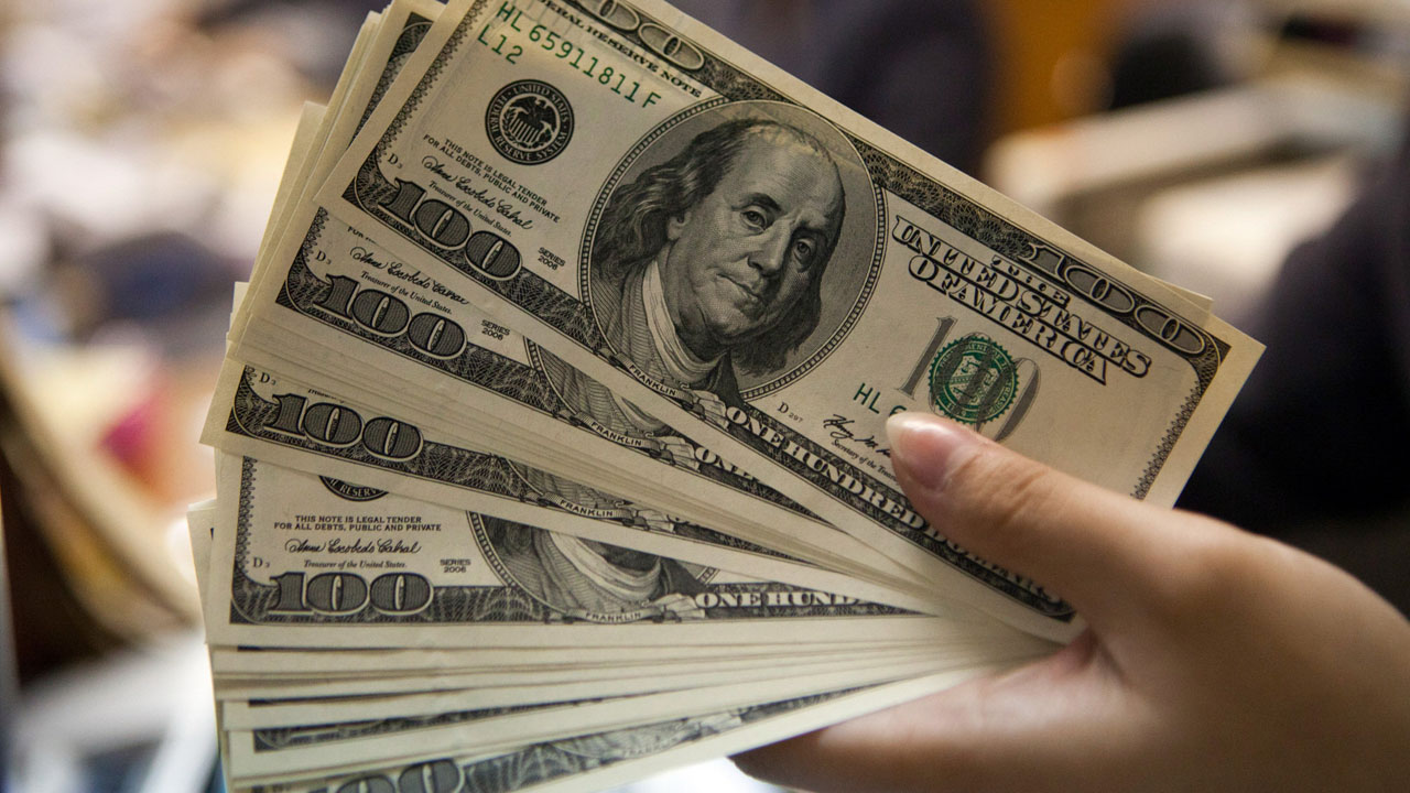   الدولار يواصل الانخفاض هبوط جديد في سعر الدولار أمام الجنيه ببنكي مصر والأهلي