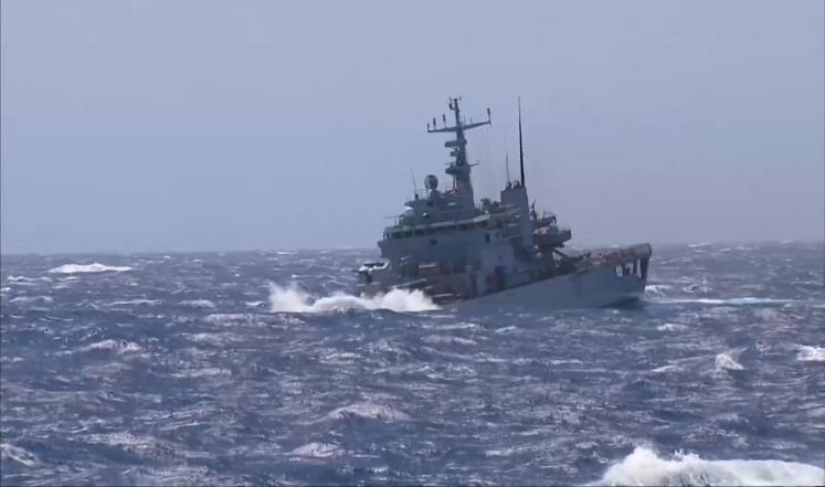   سفينة أمريكية تنقذ طاقم مركب إيرانى من القراصنة