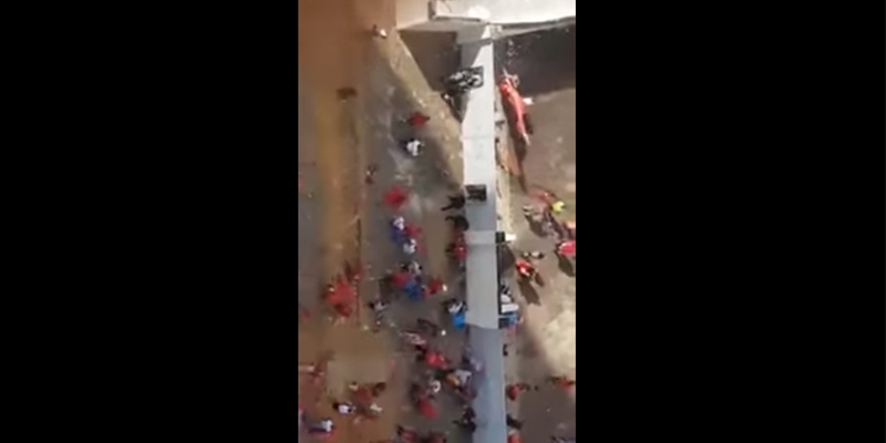   عاجل وفيديو| الشرطة الإيفوارية تطلق القنابل المسيلة للدموع على الجماهير المغربية