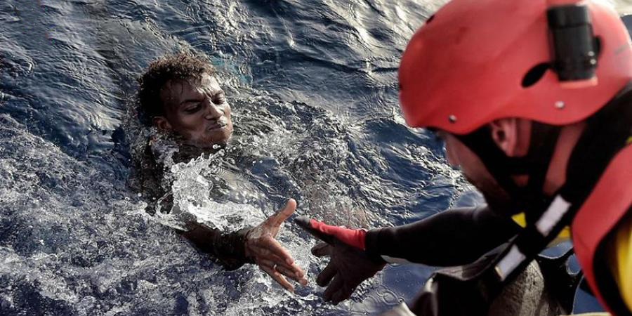   أسبانيا تنقذ نحو 600 مهاجر أفريقي في عرض البحر المتوسط
