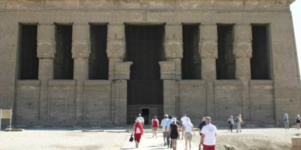   «معبد دندرة» الأثري بقنا يستقبل 1415 زائرا خلال أسبوع