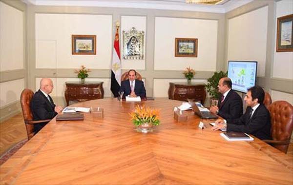   محافظ مطروح يعرض علي رئيس الجمهوريا خطة تنمية المحافظة