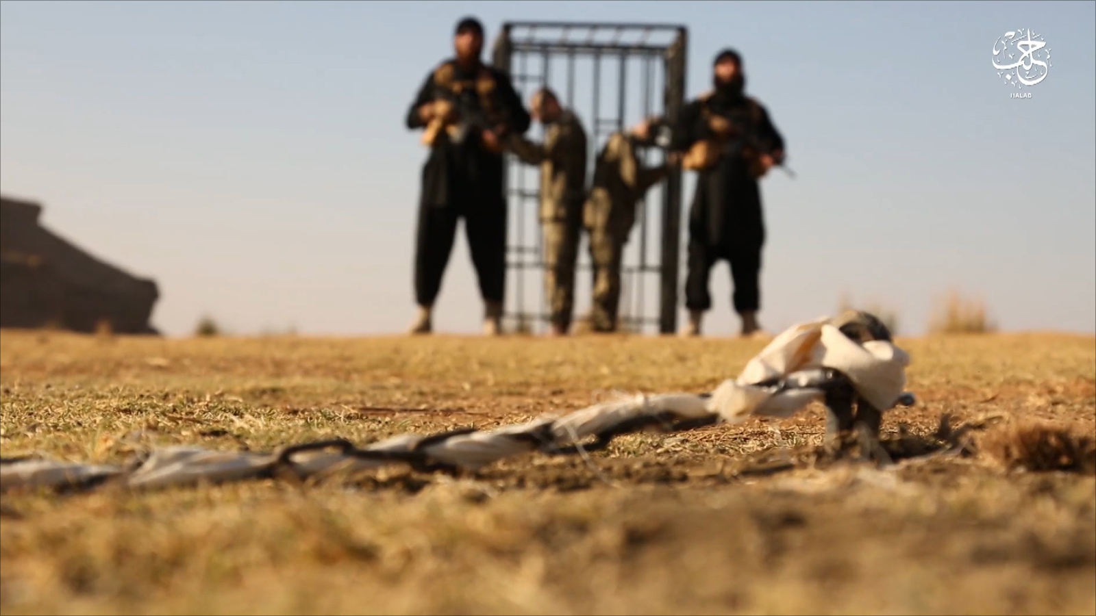   «داعش» يعدم طيارا سوريا حرقا بعد عام ونصف من أسره