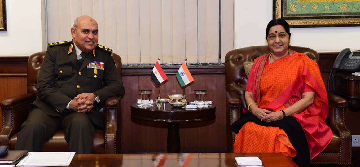   بالفيديو: الفريق صدقى صبحى يلتقى وزيرة دفاع الهند فى العاصمة نيودلهى