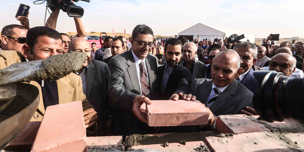   صور| مجلس طاهر يضع حجر الأساس لفرع الأهلي بالتجمع الخامس