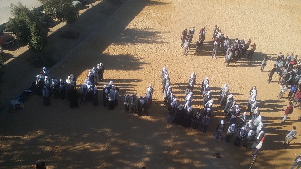   وقفة إحتجاجية لطلاب مدرسة بالمنيا رفضا للإرهاب