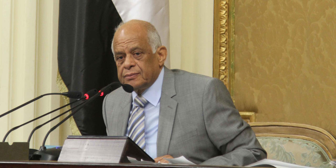   «عبد العال» يطالب بتشغيل أجهزة التشويش على «الموبايل» في قاعة المجلس